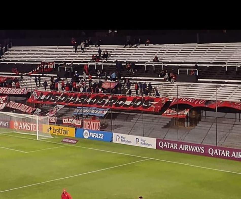 Organizadas do mesmo time são separadas no estádio por questão de segurança