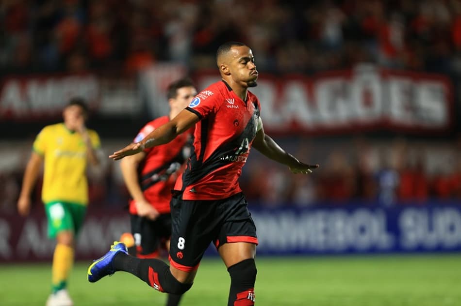 Atlético-GO bate o Defensa y Justicia e segue líder de sua chave na Sul-Americana