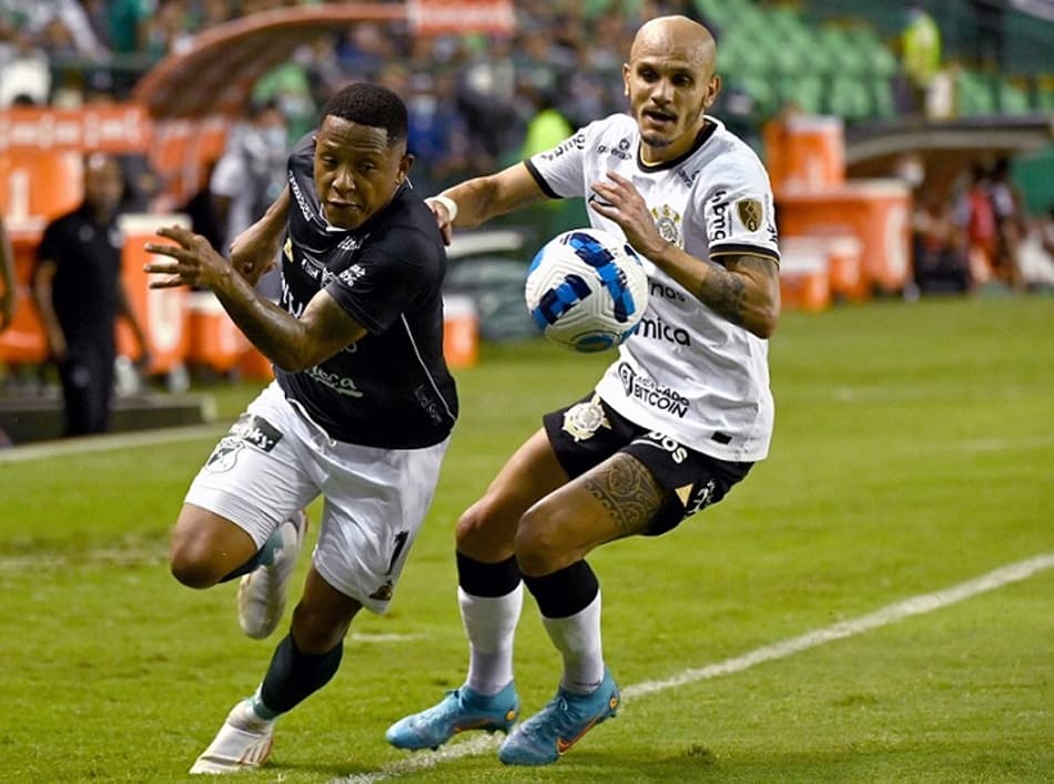 ATUAÇÕES: Cássio vive noite de herói e Fábio Santos de vilão no empate do Corinthians contra o Cali