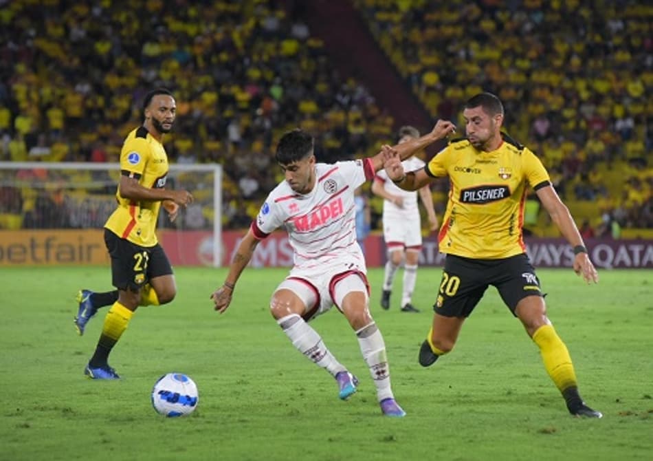 Atacante faz gol contra, se redime e Lanús busca empate contra o Barcelona-EQU fora de casa pela Sul-Americana