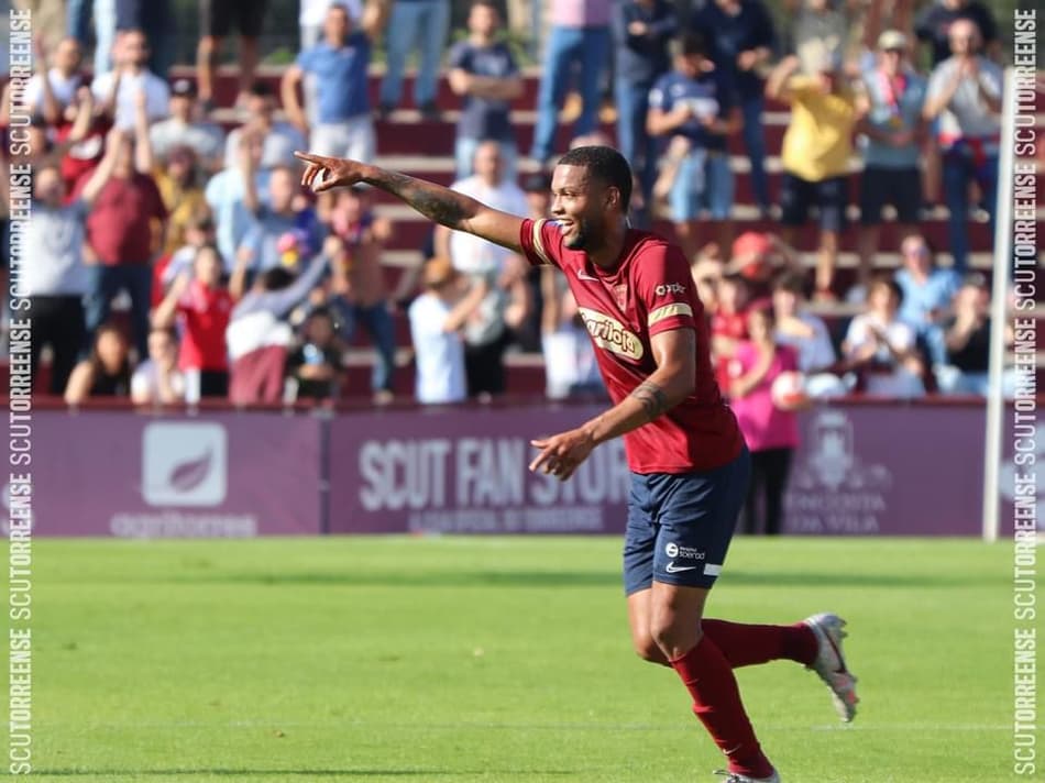 Ulisses Oliveira comemora acesso com Torreense (Foto: Divulgação)