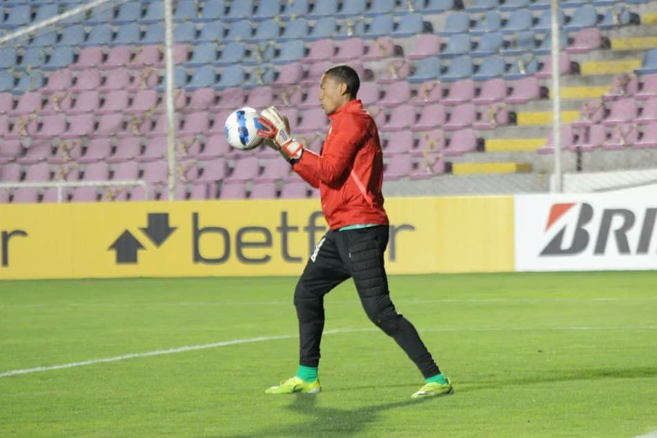 Na chave do São Paulo, Ayacuho pressiona, mas só empata com Jorge Wilstermann