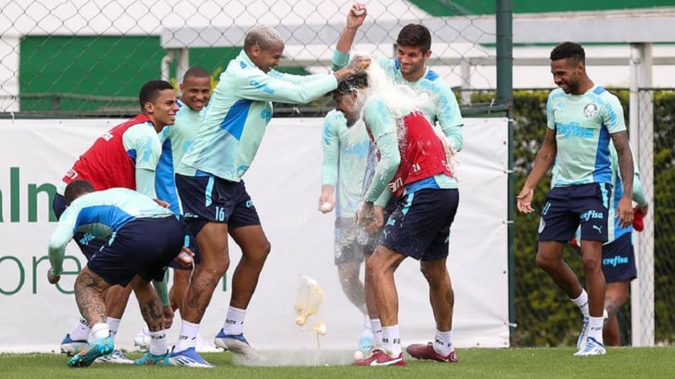 VÍDEO: Aniversariante, Gustavo Gómez levada ‘ovada’ em treino do Palmeiras