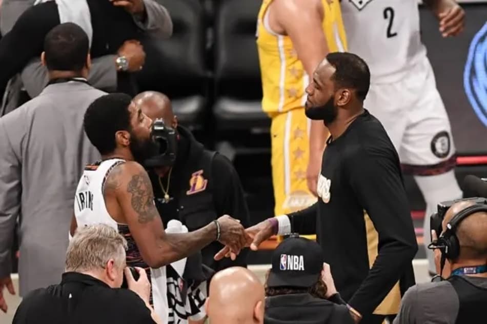 Lakers cogitou a contratação de Kyrie Irving no início da temporada