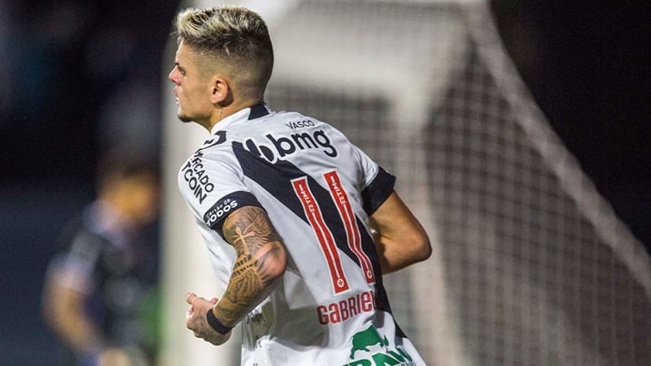 Gabriel Pec marca o gol da vitória do Vasco e dedica à sua mãe: ‘Sem ela, não estaria vivendo tudo isso aqui’