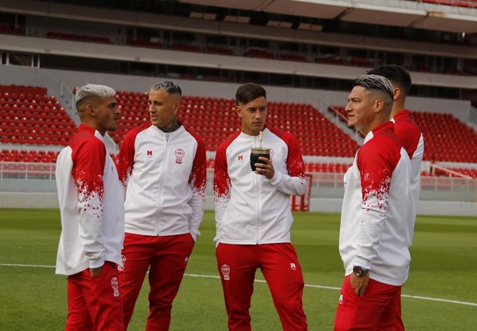 Jogador do Huracán, da Argentina, é preso após cometer roubo