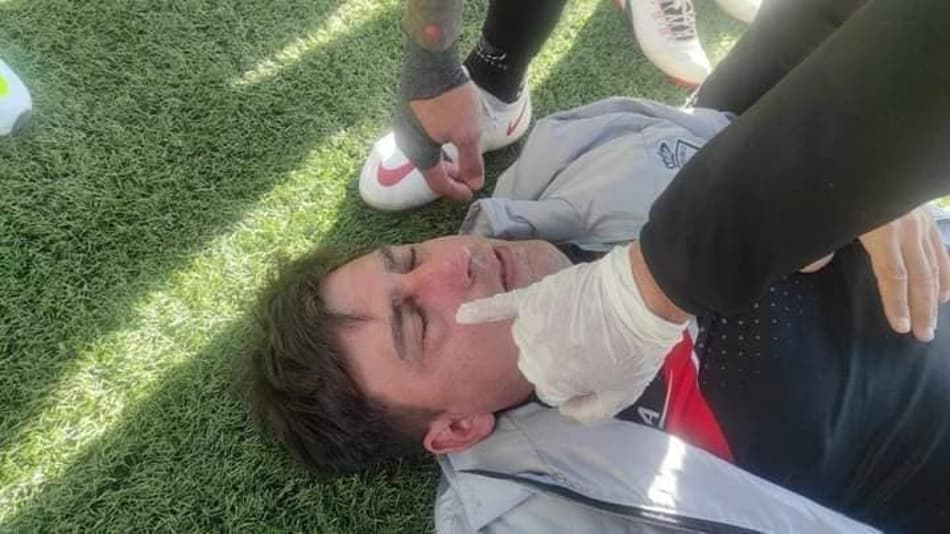 Treinador é agredido por torcida de equipe que disputa a Libertadores