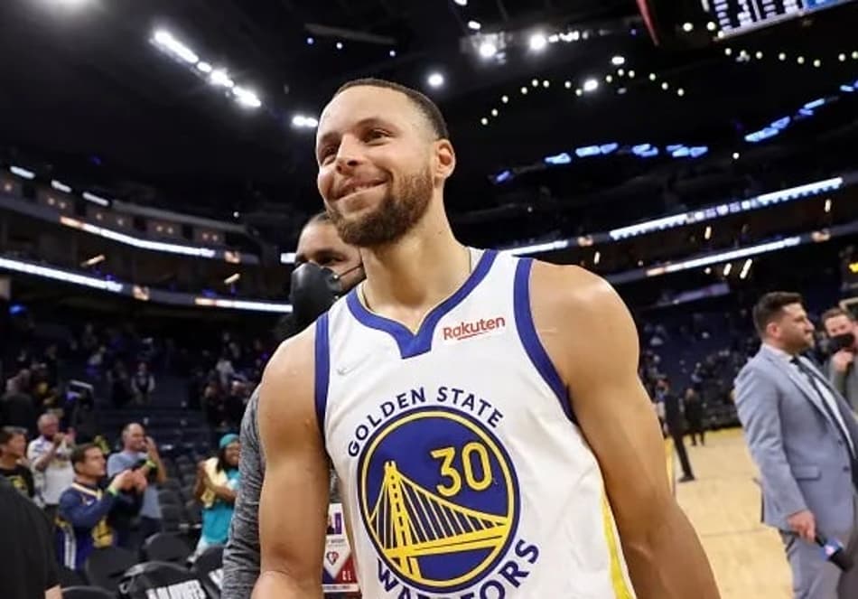 Com domínio de Curry e Wiggins, Warriors bate Mavericks e fica a uma vitória das finais
