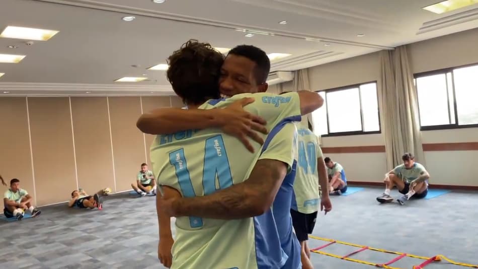 VÍDEO! Elenco do Palmeiras parabeniza Danilo por convocação para a Seleção Brasileira