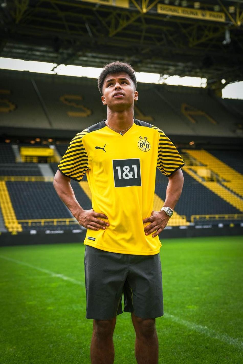 VÍDEO: Veja os bastidores da chegada de Karim Adeyemi, sucessor de Haaland no Borussia Dortmund