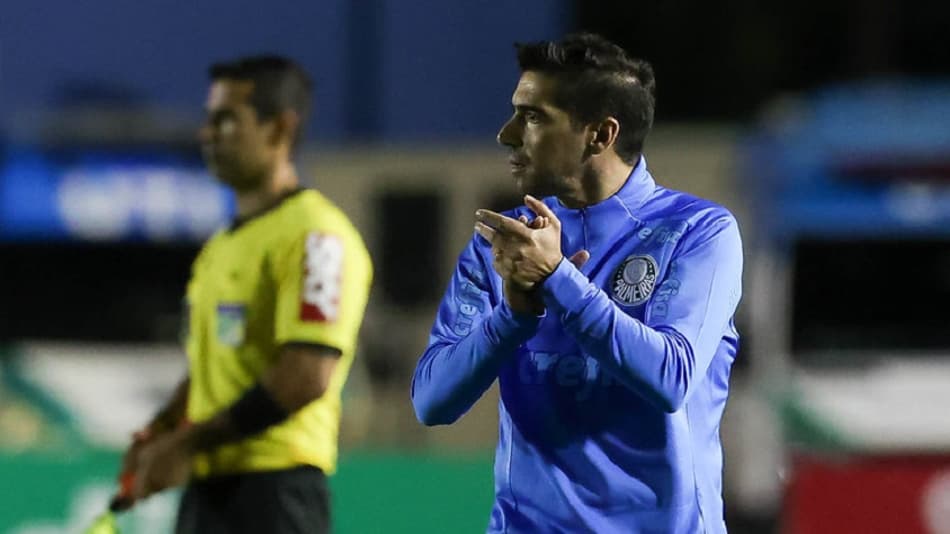 Abel Ferreira exalta Veiga no Palmeiras e rasga elogios a Danilo: ‘É um jogador fora da caixa’