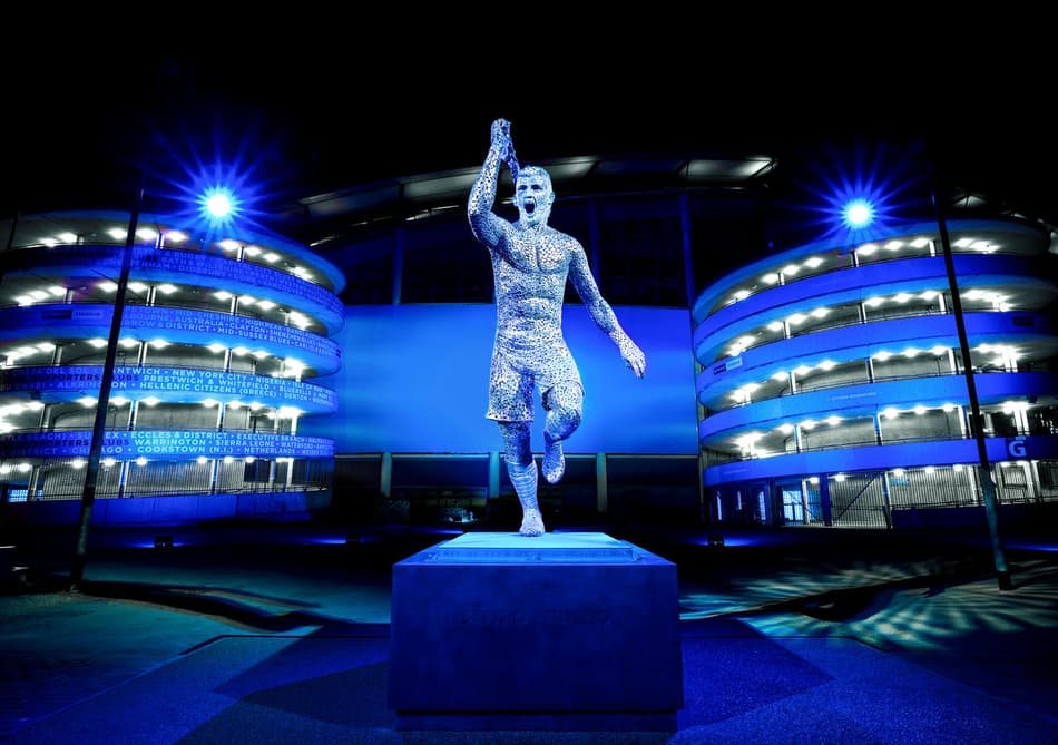 Dez anos após 'milagre' na Premier League, Manchester City inaugura estátua em homenagem a Agüero