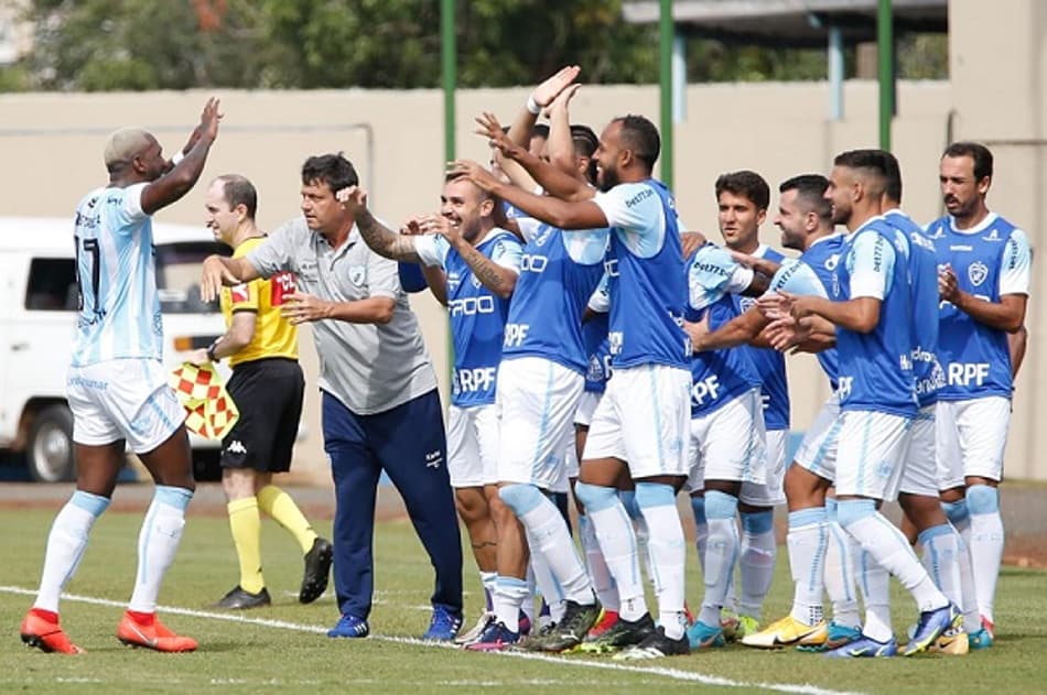 Com VAR em ação, Londrina vence o Brusque e sobe na classificação da Série B