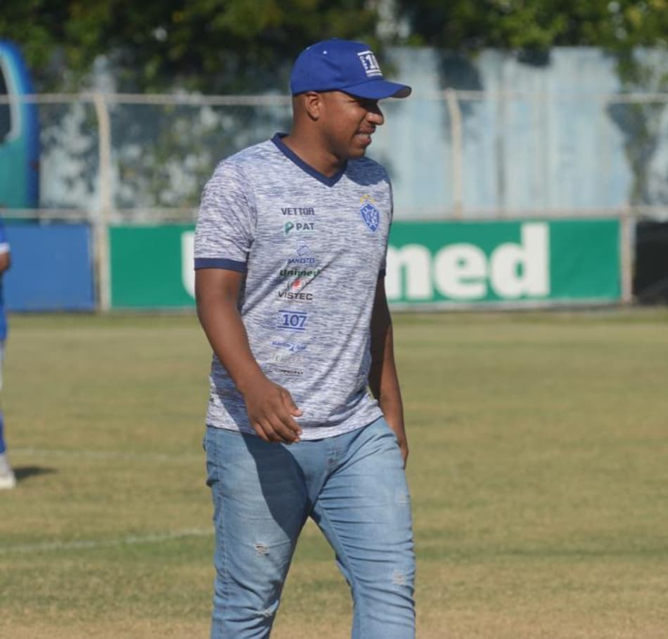 Técnico Rodrigo César comemora boa estreia do Vitória na Copa Espírito Santo