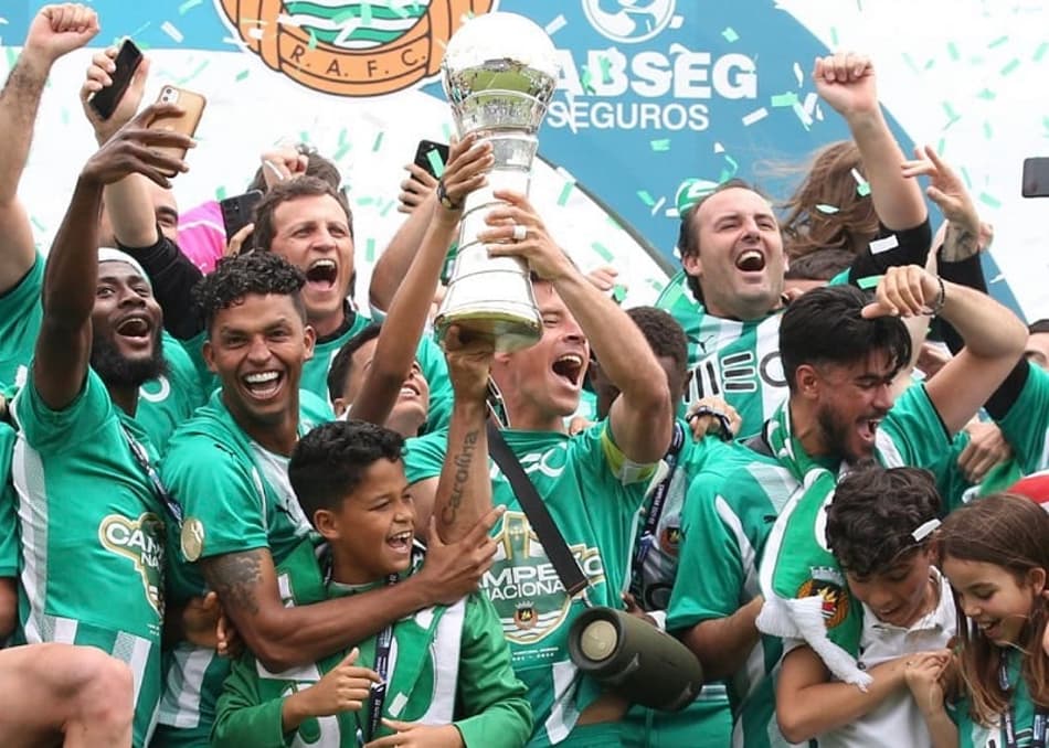 Com dois gols de Aderllan, Rio Ave conquista segunda divisão em Portugal