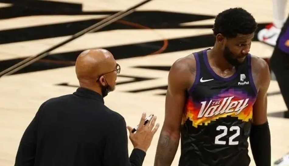 Monty Williams sobre pouco tempo de quadra de Ayton: "assunto interno"