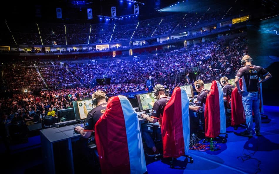 Especialista em marketing e gestão financeira destaca pontos positivos e negativos do investimento no mercado de e-sports