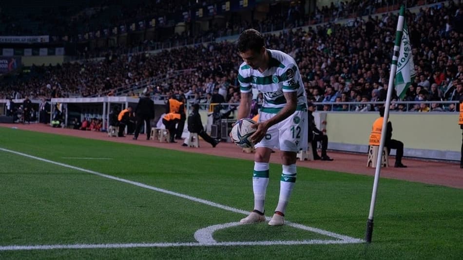 Brasileiro dedica vaga do Konyaspor na Conference League a companheiro morto em acidente de carro