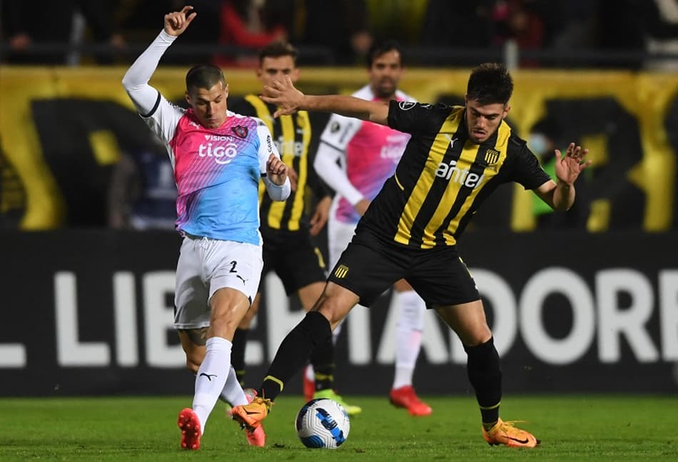 Após eliminação na Liberta, Peñarol vive fase de instabilidade na temporada