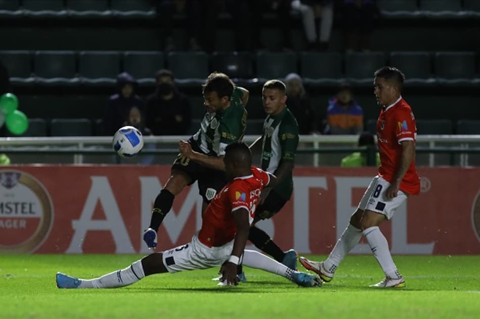 Pelo grupo do Santos, Banfield e Universidad Católica de Quito empatam pela Sul-Americana