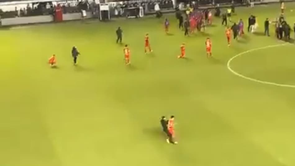 Conmebol vai analisar imagens de agressão de torcedor do Santos a jogador do La Calera