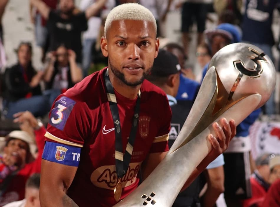 Ulisses Oliveira vibra com título na terceira divisão de Portugal