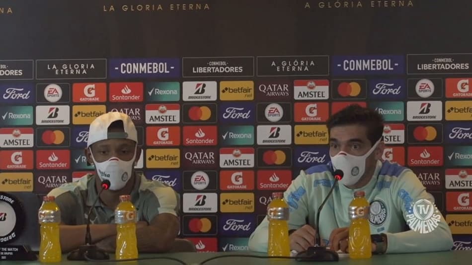 VÍDEO: Danilo exalta ajuda de Abel no Palmeiras, e técnico brinca: ‘Puxa saco’