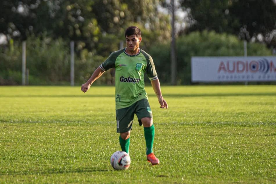 Renan Mota, ex-menino da Vila, destaca otimismo por acesso do Floresta na Série C