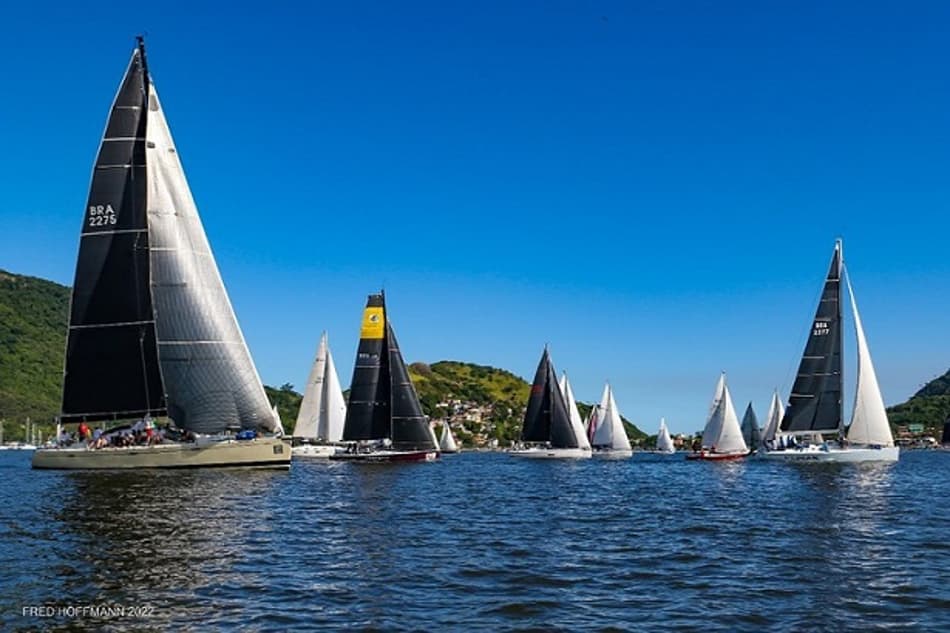 VelaShow reúne quase 100 barcos em Niterói e tem vitória de Lars Grael