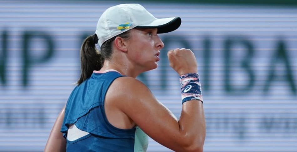 Swiatek arrasa na estreia em Roland Garros
