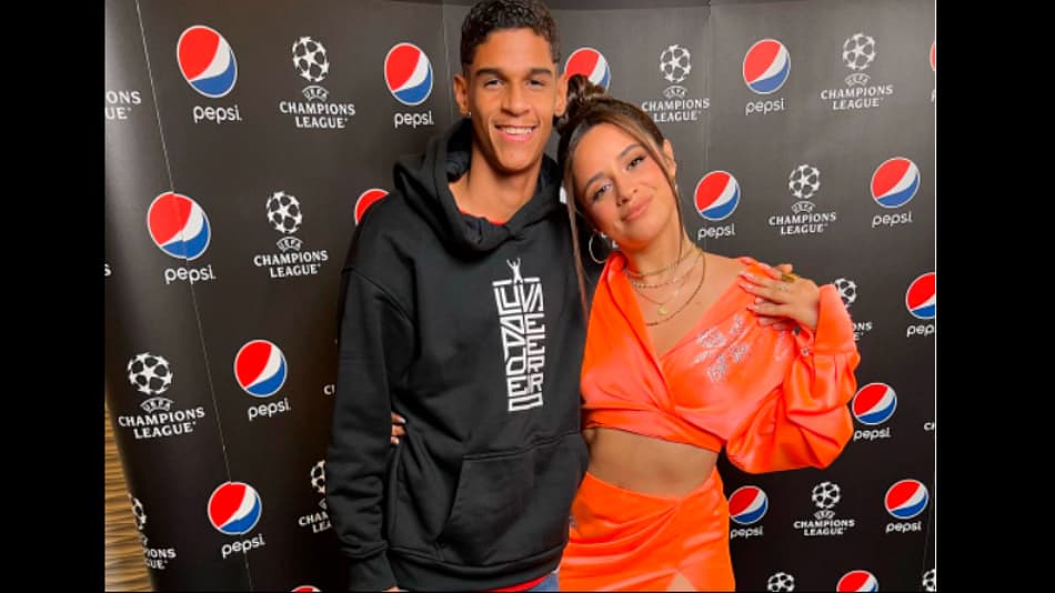 Luva de Pedreiro encontra cantora Camila Cabello em Paris: ‘A melhor do mundo’