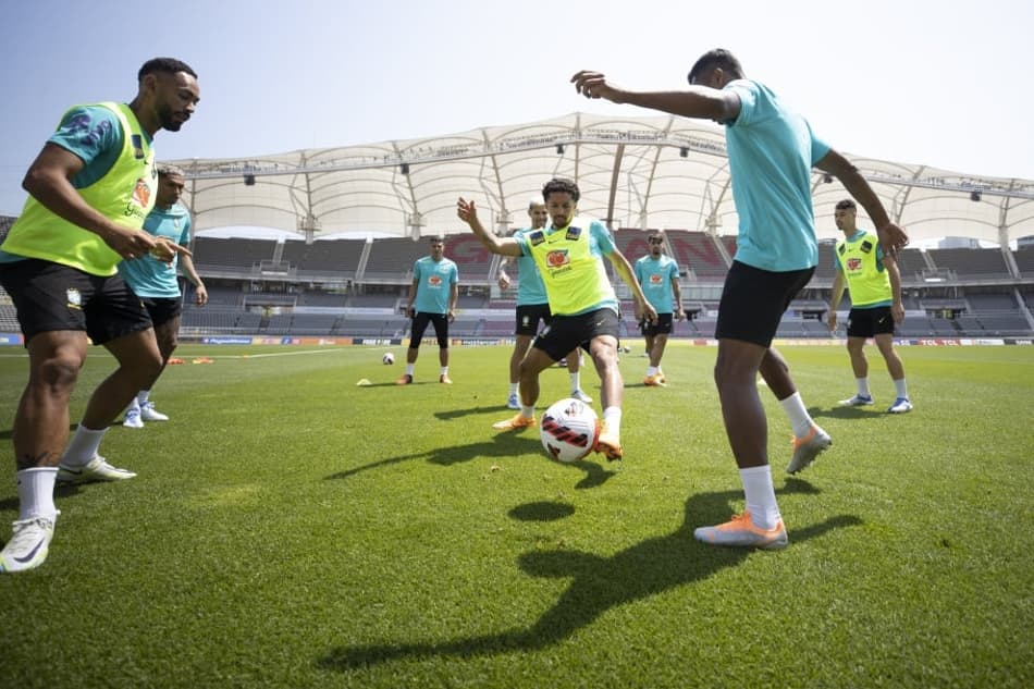 Sem Ederson, Tite comanda primeiro treino da Seleção na Coreia do Sul