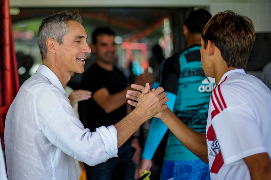 Com gol de Victor Hugo, Flamengo vence o Resende no Carioca Sub-20 sob os olhares de Paulo Sousa