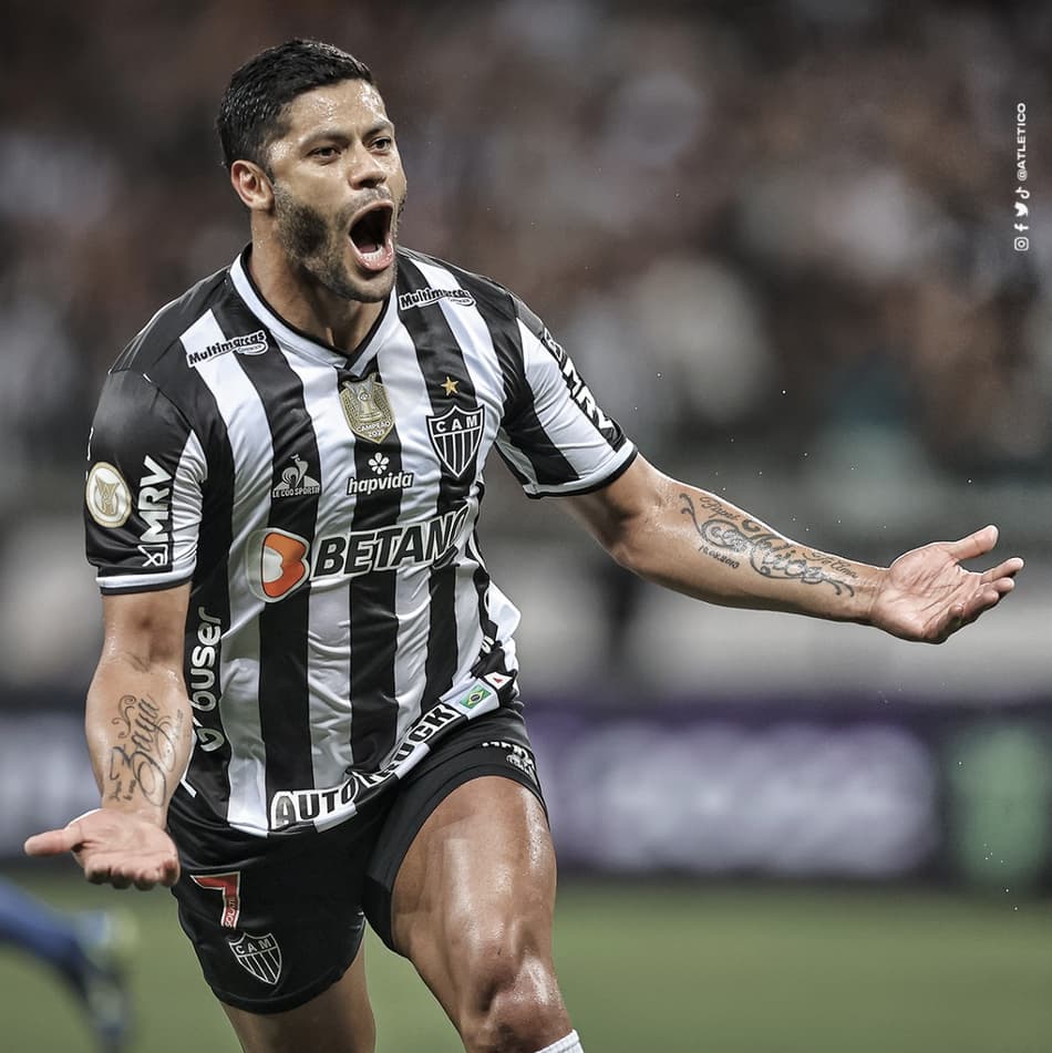 Com golaço de Hulk, Atlético-MG vira contra o Avaí e cola na liderança do Brasileirão
