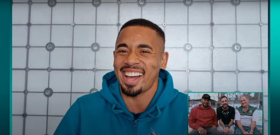 Gabriel Jesus se emociona em reencontro com primeiro técnico