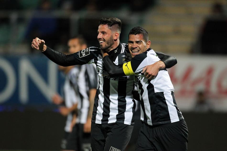 Encontro de ex-companheiros brasileiros marca volta do Campeonato Chinês