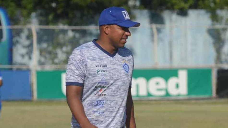Técnico Rodrigo César elogia bom início do Vitória na Copa Espírito Santo