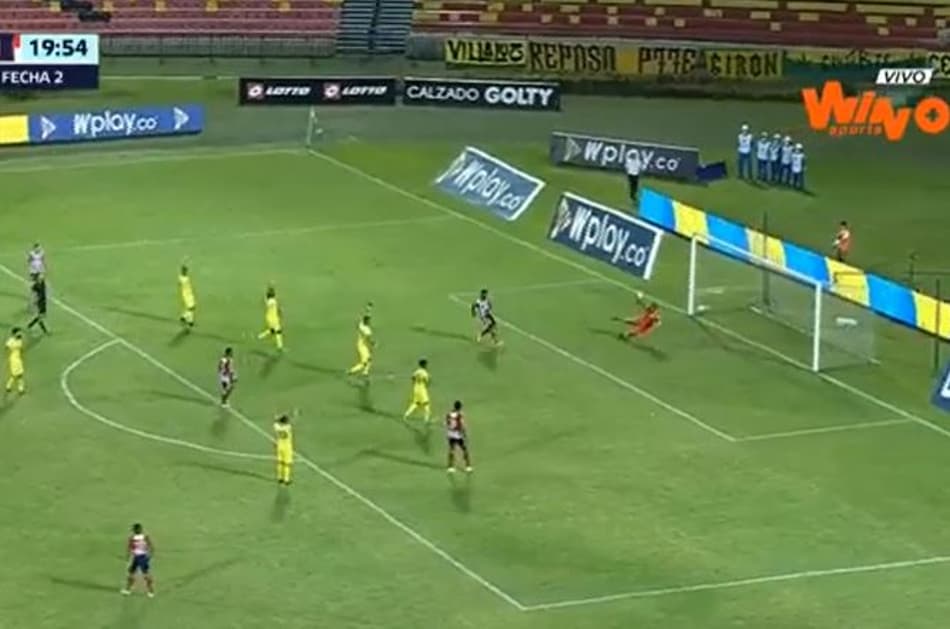 Rotina! Borja perde gol inacreditável na Colômbia