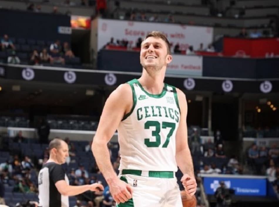 "Eu fazia entregas para aplicativo há um ano, mas hoje estou nas finais da NBA", diz ala do Celtics