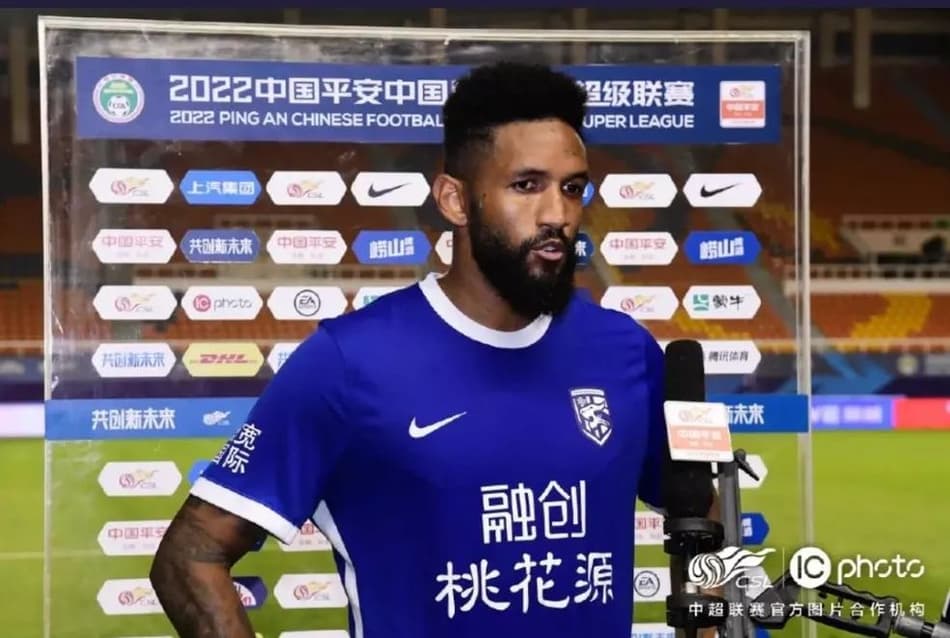 Ex-Cruzeiro, zagueiro brilha e estreia com gol no Campeonato Chinês