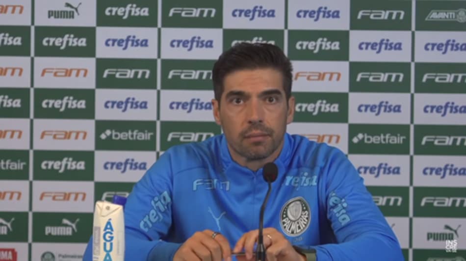 Abel Ferreira volta a fazer críticas à arbitragem após empate do Palmeiras: ‘Me sinto perseguido’