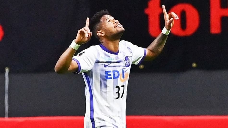 Artilheiro da Copa da Liga do Japão, Júnior Santos comemora boa fase e chega a 50 gols na carreira