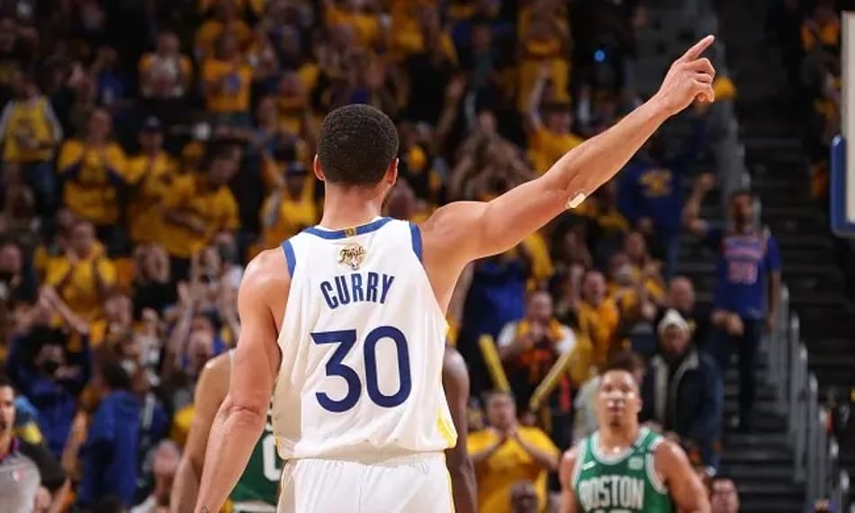 “Curry seria ótimo em qualquer era”, exalta lenda da NBA