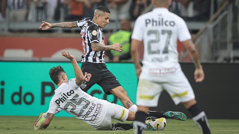 Atlético-MG sai na frente, mas Santos busca empate no Mineirão