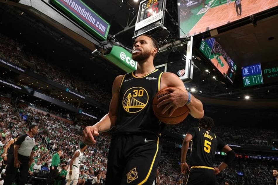 Qual é a posição de Stephen Curry no ranking de todos os tempos da NBA?