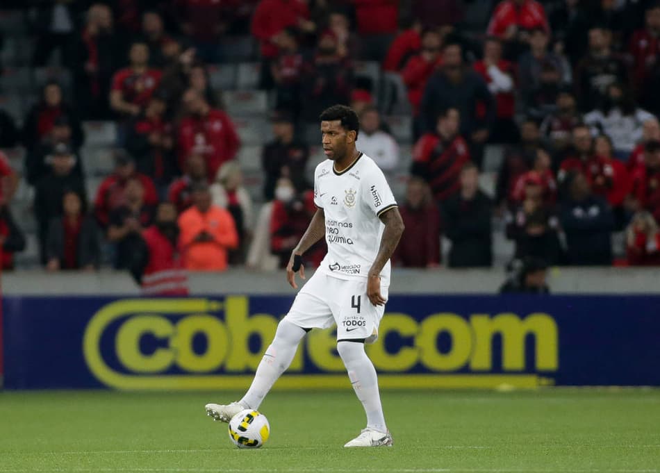 Após empate do Corinthians, Gil fala sobre o clima na Arena da Baixada: ‘Aqui é sempre difícil’