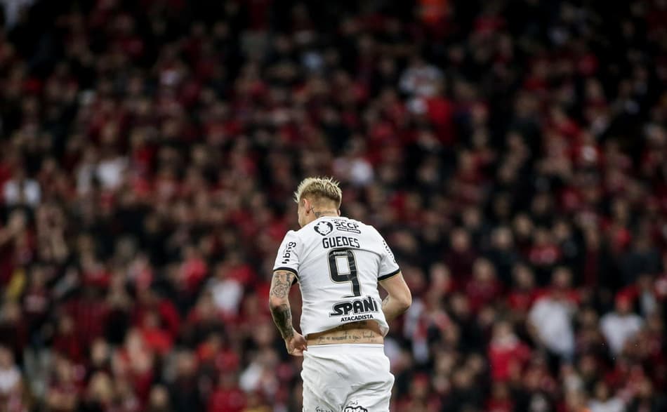 Mesmo com golaço de falta e elogios do treinador do Corinthians, Róger Guedes admite chateação por empate