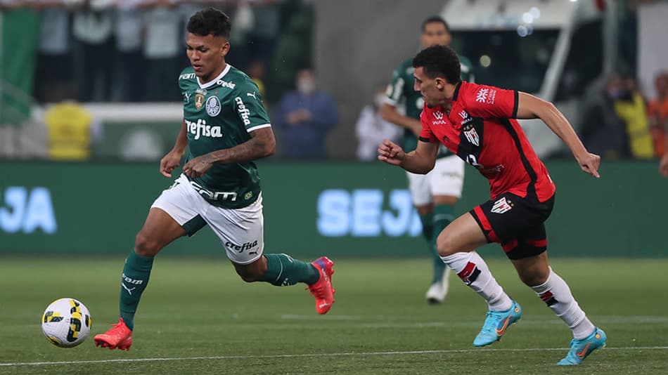 Titularidade, sequência e assistências: Veron assume papel importante no Palmeiras