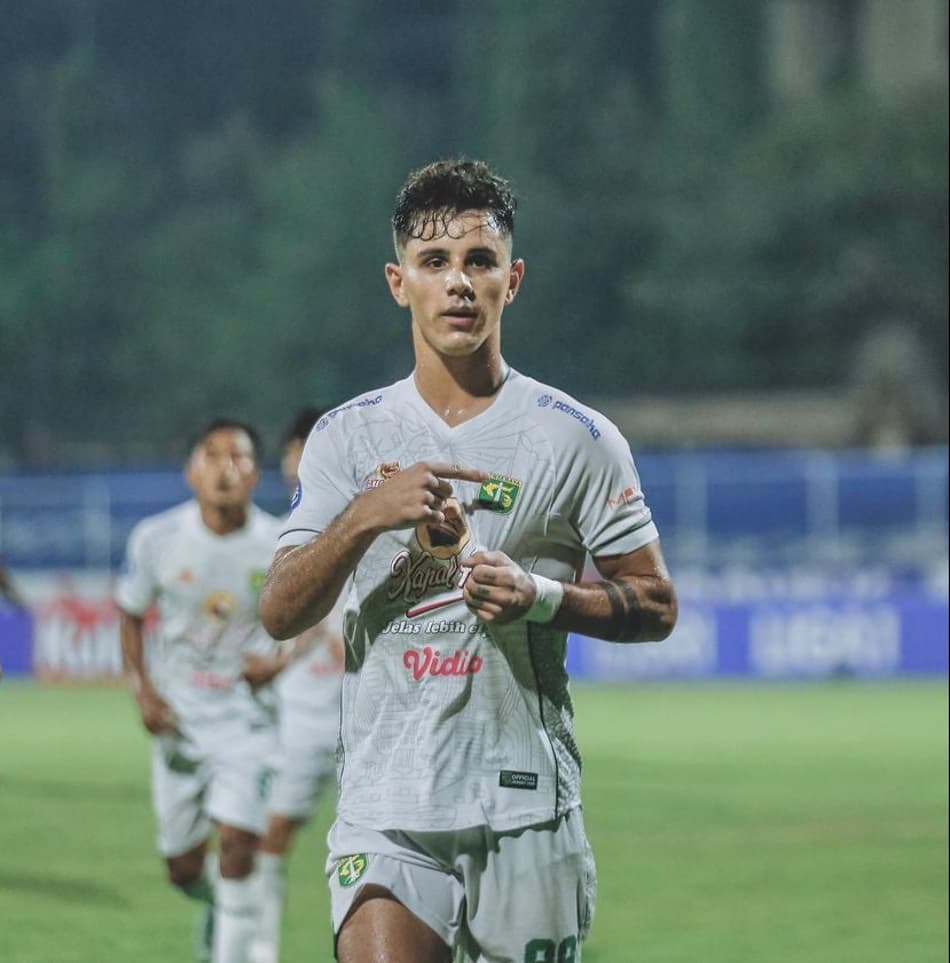 Brasileiro brilha na Indonésia, vira fenômeno da internet na Ásia e realiza sonho de jogar na Europa