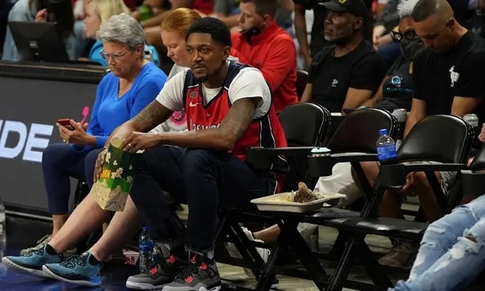 Wizards explora mercado por armador e parceiro para Beal